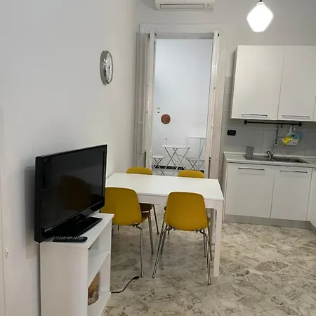 Lucios Бриндизи