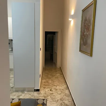 Lucios Бриндизи